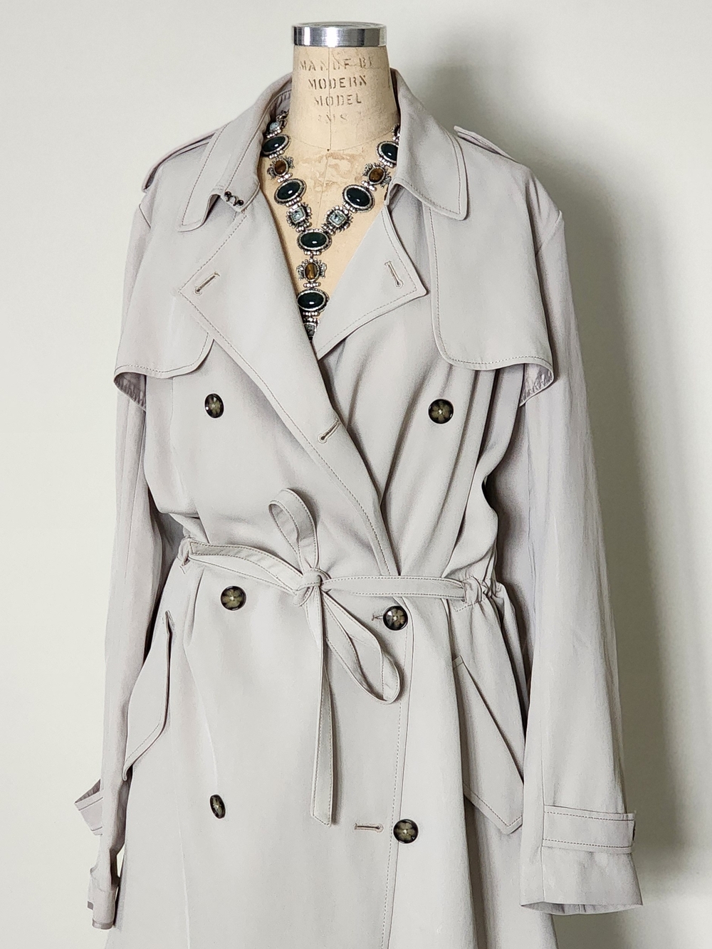 BANANA REPUBLIC Classic Women's Light Gray Trench Coat with Belt